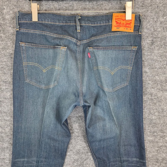 Levi 502 Jeans Mens 36X31 Blue Denim Regular Taper Straight 5 Pocket
 Zipper Fly - Picture 4 of 12